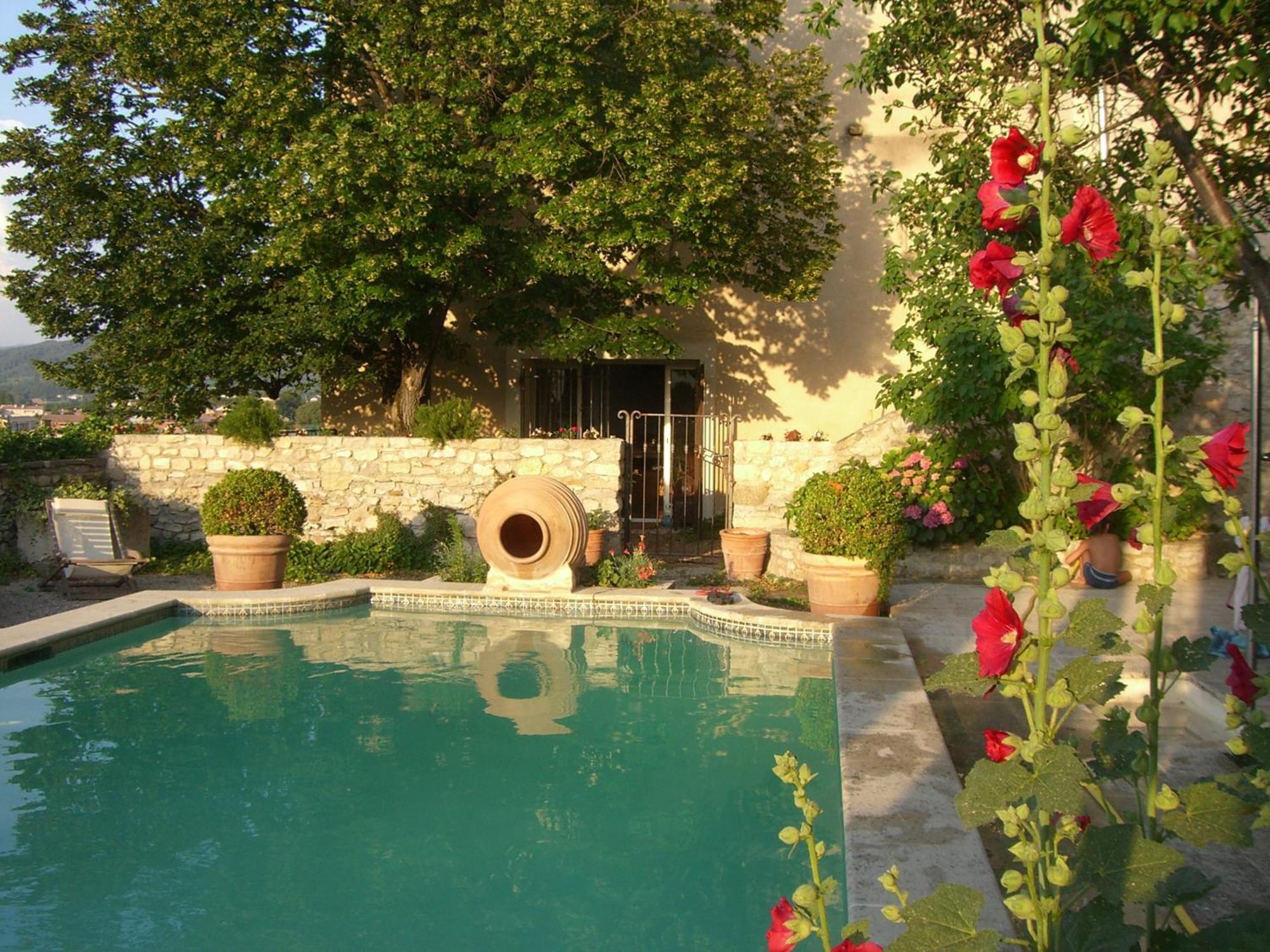 Hostellerie Le Beffroi Vaison-la-Romaine Exterior photo